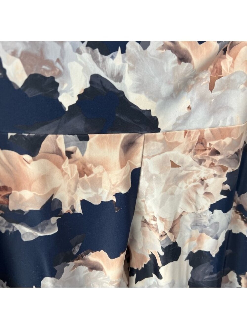 Floral leggings size large - Picture 2 of 4